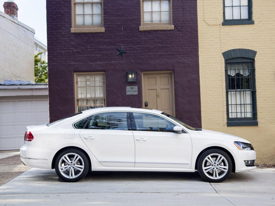  Volkswagen Passat TDi 2012 года  (US) (фото 11 из 14)